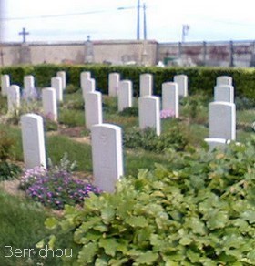 Les tombes des soldats alliés à proximité